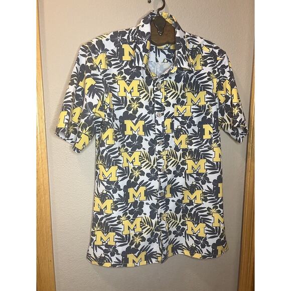 Men's Tellum and Chop White Michigan Wolverines Floral Button-Up Shirt Size XS - Picture 2 of 13